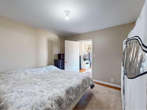 330 19Th Street, Fort Macleod, AB - Indoor Photo Showing Bedroom