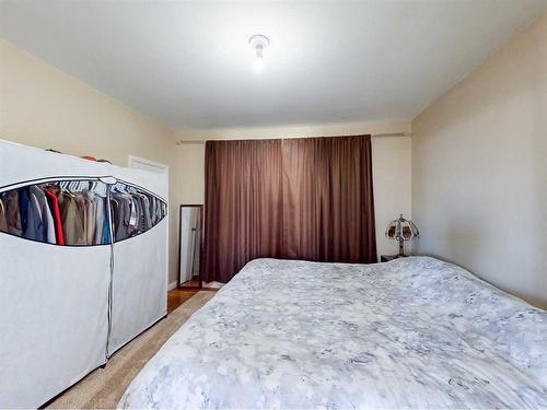 330 19Th Street, Fort Macleod, AB - Indoor Photo Showing Bedroom