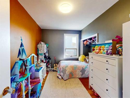 330 19Th Street, Fort Macleod, AB - Indoor Photo Showing Bedroom