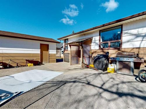 330 19Th Street, Fort Macleod, AB - Outdoor With Exterior