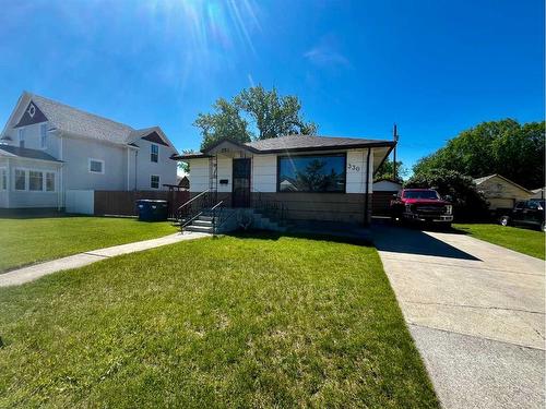 330 19Th Street, Fort Macleod, AB - Outdoor