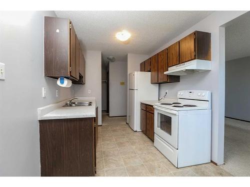 6202 52 Street, Taber, AB - Indoor Photo Showing Kitchen With Double Sink
