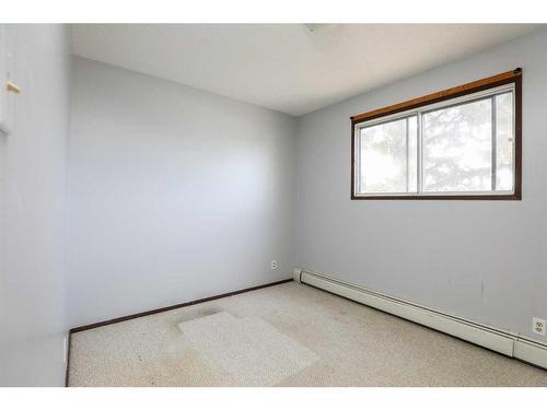 6202 52 Street, Taber, AB - Indoor Photo Showing Other Room