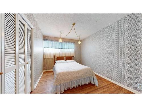 3520 South Parkside Drive South, Lethbridge, AB - Indoor Photo Showing Bedroom