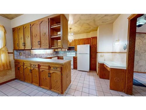 3520 South Parkside Drive South, Lethbridge, AB - Indoor Photo Showing Kitchen