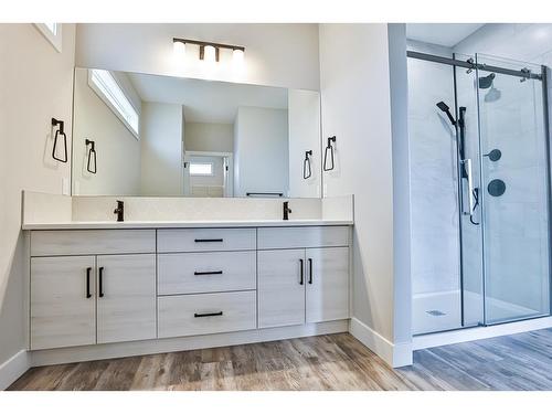 25 Prairie Sunset Avenue, Taber, AB - Indoor Photo Showing Bathroom