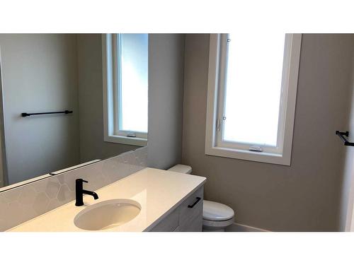25 Prairie Sunset Avenue, Taber, AB - Indoor Photo Showing Bathroom