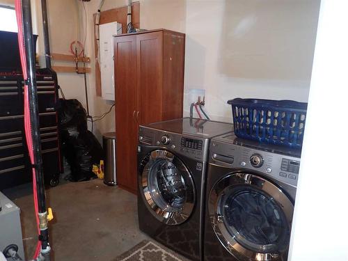 20 Prairie Lake Court, Taber, AB - Indoor Photo Showing Laundry Room