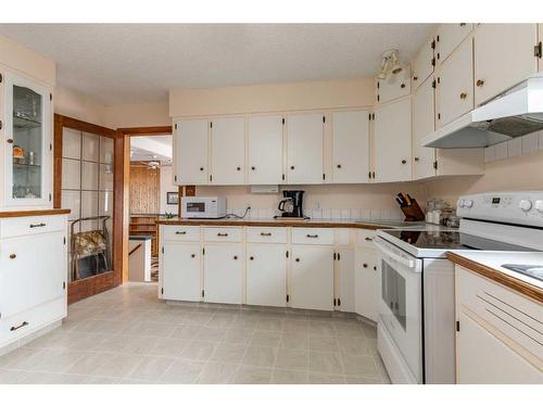 119 Milnes Street, Nobleford, AB - Indoor Photo Showing Kitchen