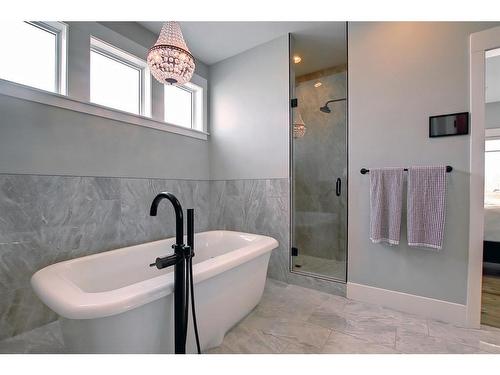 206 6A Street, Stirling, AB - Indoor Photo Showing Bathroom