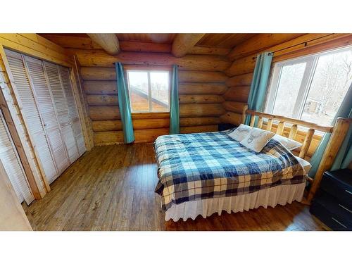 270067 Township Road 1, Rural Cardston County, AB - Indoor Photo Showing Bedroom