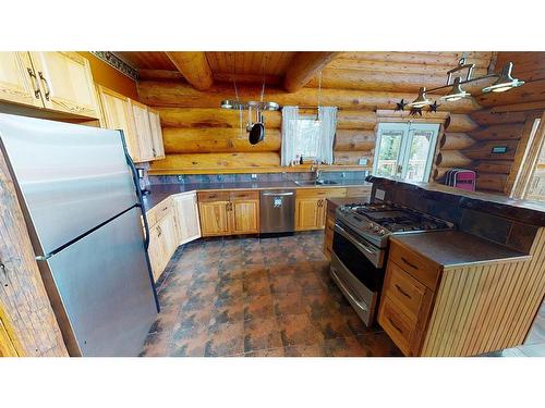 270067 Township Road 1, Rural Cardston County, AB - Indoor Photo Showing Kitchen