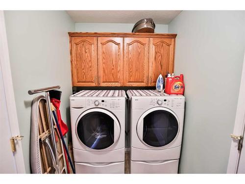216 Canyon Terrace West, Lethbridge, AB - Indoor Photo Showing Laundry Room