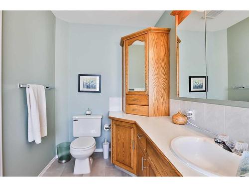 216 Canyon Terrace West, Lethbridge, AB - Indoor Photo Showing Bathroom