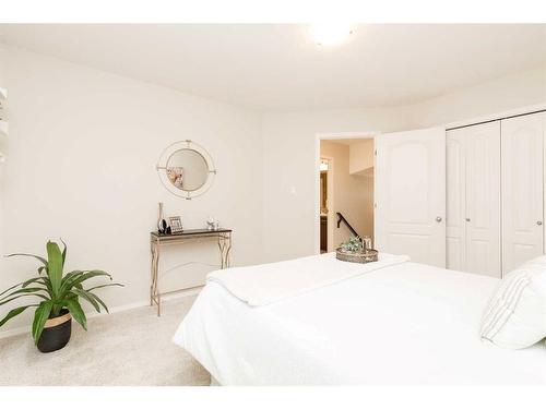 68 Canyoncrest Point West, Lethbridge, AB - Indoor Photo Showing Bedroom
