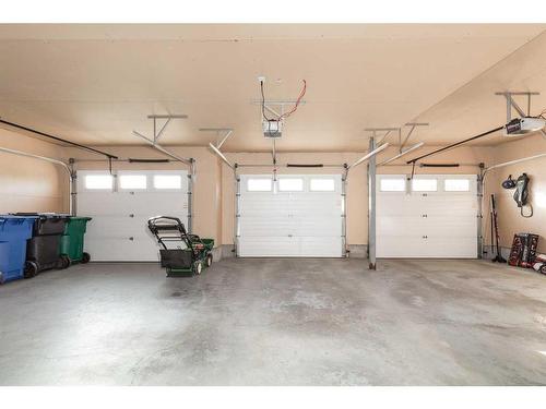 68 Canyoncrest Point West, Lethbridge, AB - Indoor Photo Showing Garage