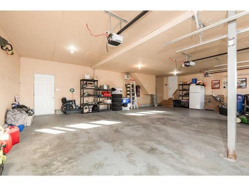 68 Canyoncrest Point West, Lethbridge, AB - Indoor Photo Showing Garage