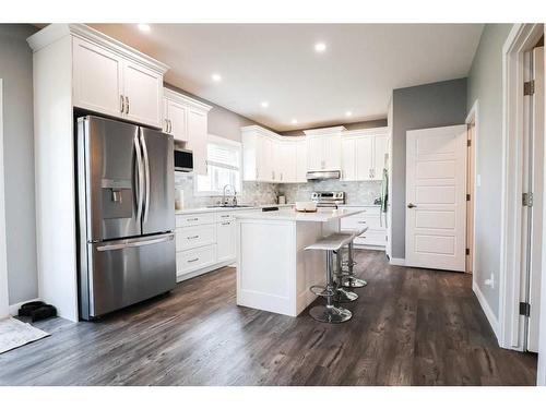 50 Stonegate Village East, Raymond, AB - Indoor Photo Showing Kitchen With Stainless Steel Kitchen With Upgraded Kitchen