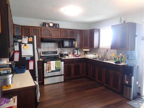 4505 Haven Place, Taber, AB - Indoor Photo Showing Kitchen