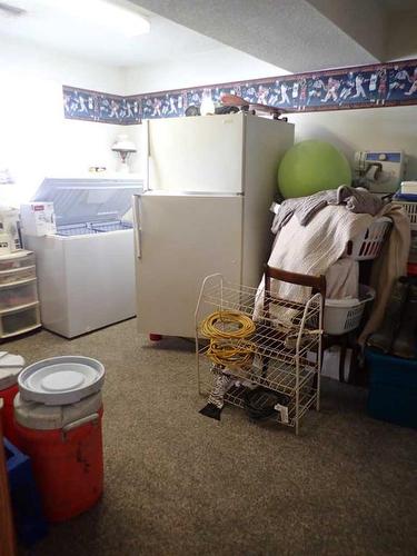 4505 Haven Place, Taber, AB - Indoor Photo Showing Laundry Room