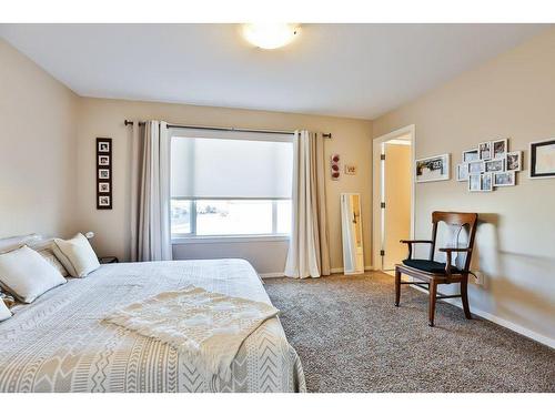 7-414 Highlands Boulevard West, Lethbridge, AB - Indoor Photo Showing Bedroom