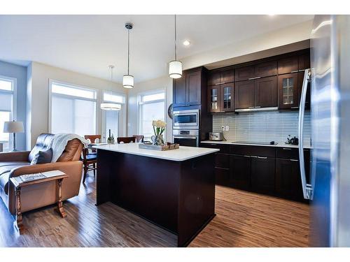 7-414 Highlands Boulevard West, Lethbridge, AB - Indoor Photo Showing Kitchen With Upgraded Kitchen