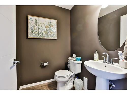 7-414 Highlands Boulevard West, Lethbridge, AB - Indoor Photo Showing Bathroom