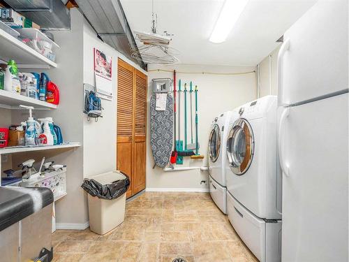 1007 21 Avenue, Coaldale, AB - Indoor Photo Showing Laundry Room