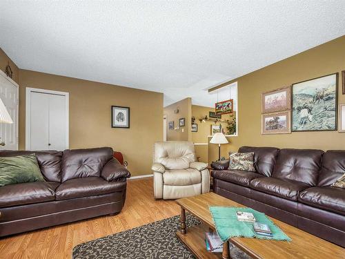 1007 21 Avenue, Coaldale, AB - Indoor Photo Showing Living Room