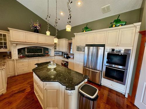 282041 Twp Rd 113, Claresholm, AB - Indoor Photo Showing Kitchen