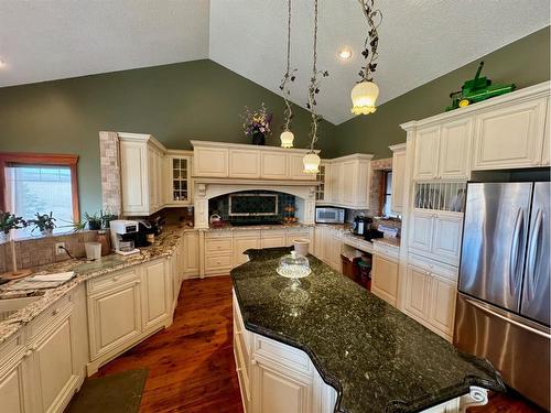 282041 Twp Rd 113, Claresholm, AB - Indoor Photo Showing Kitchen