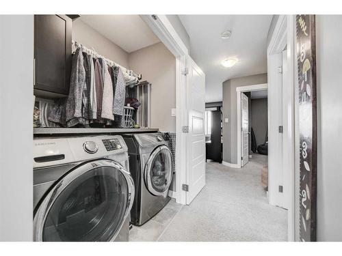 552 Firelight Place West, Lethbridge, AB - Indoor Photo Showing Laundry Room