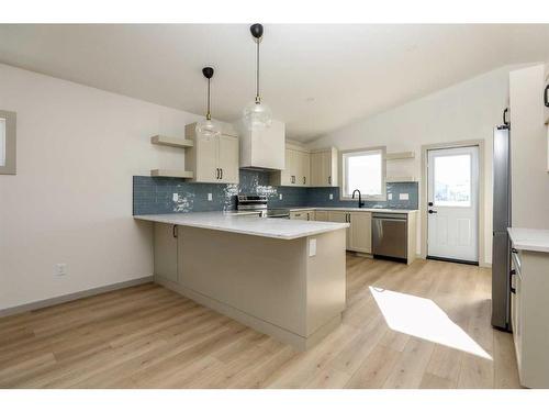 754 Riverhills Landing West, Lethbridge, AB - Indoor Photo Showing Kitchen