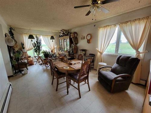 63064 Hwy 846, Stirling, AB - Indoor Photo Showing Dining Room