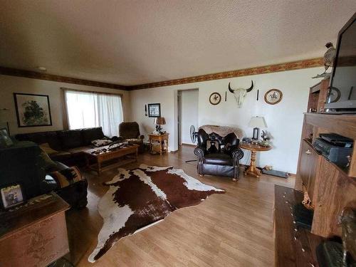 63064 Hwy 846, Stirling, AB - Indoor Photo Showing Other Room