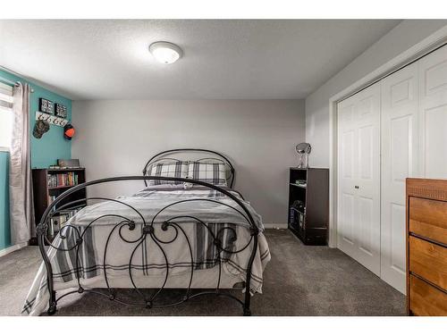 280025 Twp Rd 43, Rural Cardston County, AB - Indoor Photo Showing Bedroom
