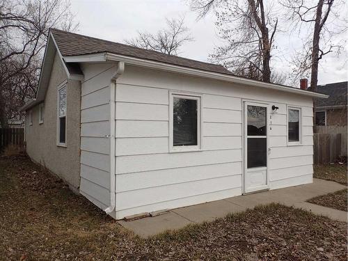 216 7 Street, Vauxhall, AB - Outdoor With Exterior