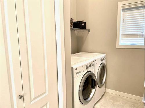 144 Blackwolf Way North, Lethbridge, AB - Indoor Photo Showing Laundry Room