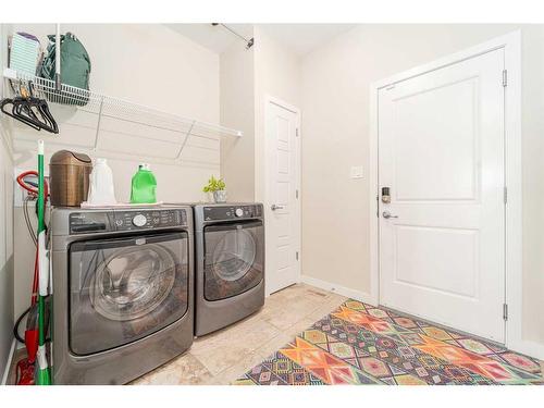 170 Bras D'Or Road West, Lethbridge, AB - Indoor Photo Showing Laundry Room