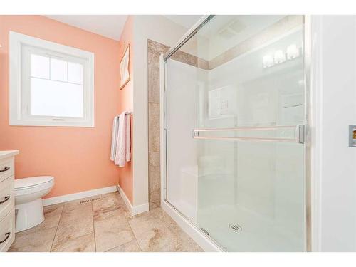 170 Bras D'Or Road West, Lethbridge, AB - Indoor Photo Showing Bathroom