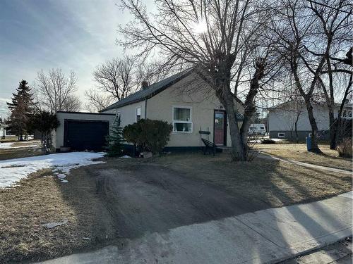 338 3 Street East, Cardston, AB - Outdoor