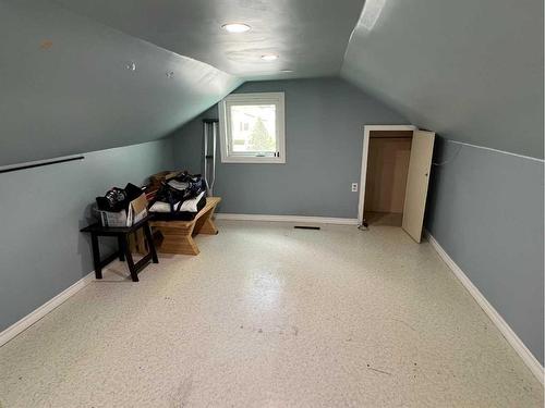 338 3 Street East, Cardston, AB - Indoor Photo Showing Other Room