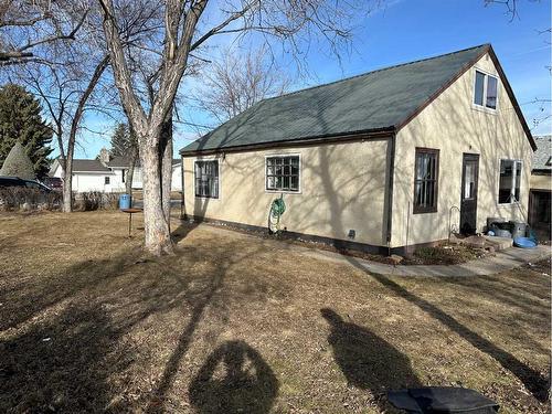 338 3 Street East, Cardston, AB - Outdoor