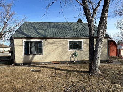 338 3 Street East, Cardston, AB - Outdoor