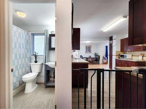 320 55 Avenue West, Claresholm, AB - Indoor Photo Showing Bathroom
