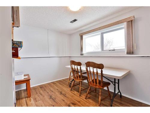 4603 55 Avenue, Taber, AB - Indoor Photo Showing Dining Room