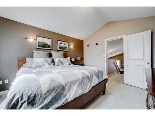 219 Rivermill Manor West, Lethbridge, AB - Indoor Photo Showing Bedroom