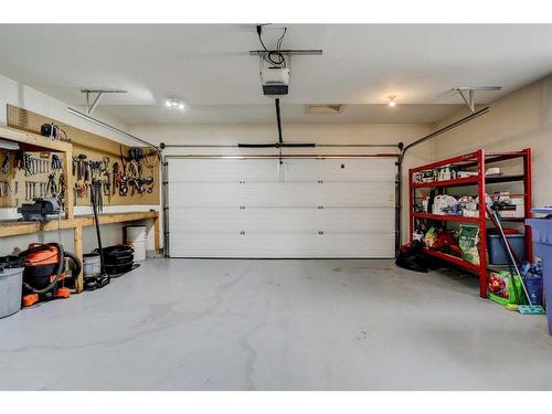 219 Rivermill Manor West, Lethbridge, AB - Indoor Photo Showing Garage