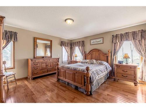 13-101022 Range Road 22-4, Rural Lethbridge County, AB - Indoor Photo Showing Bedroom