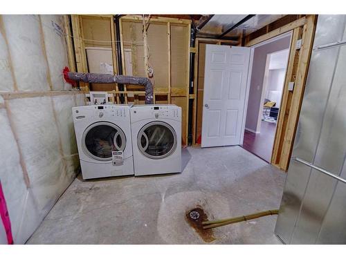 68 Jessie Ursenbach Way North, Lethbridge, AB - Indoor Photo Showing Laundry Room